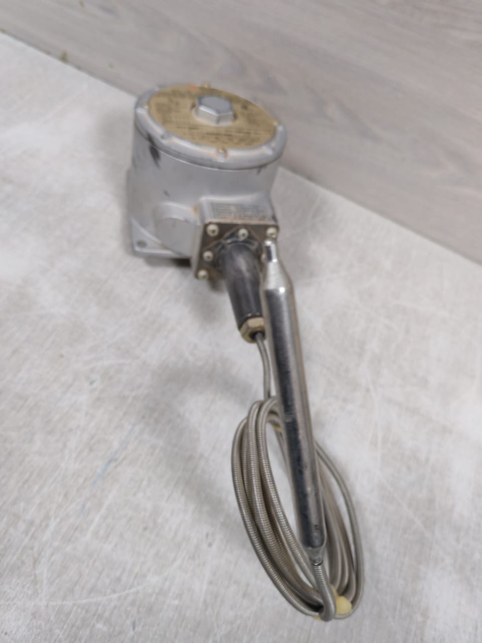 Barksdale Controls T1X-J353S-A Barksdale Controls T1X Series Gold Line Temperature Switch T1X-J353S-A 6