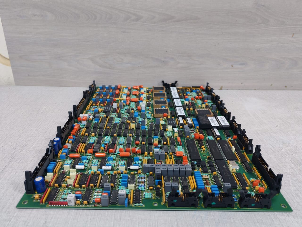 GUTOR BY SCHNEIDER ELECTRIC 0P2447/ 640-1017 REV 01 GUTOR BY SCHNEIDER ELECTRIC 0P2447/ 640-1017 REV 01 MAIN PROCESSOR BOARD 8