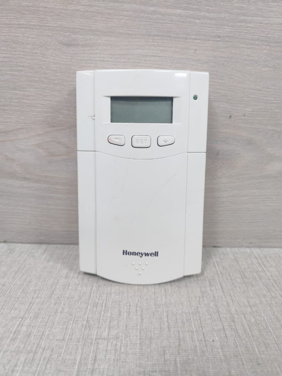 Honeywell DT70-F002E HONEYWELL DT70-F002E DIGITAL ROOM THERMOSTAT AC220V 50/60Hz 2