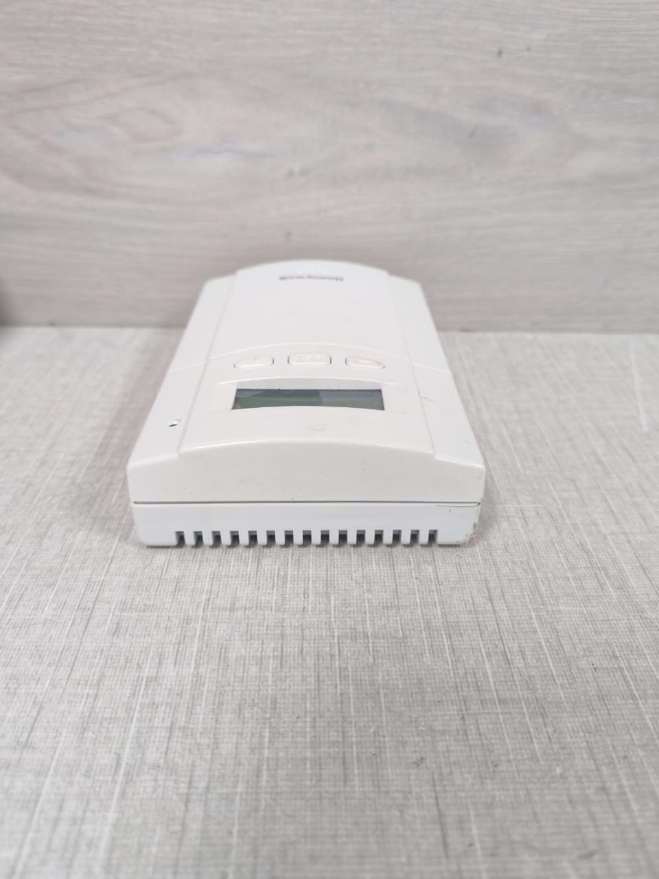 Honeywell DT70-F002E HONEYWELL DT70-F002E DIGITAL ROOM THERMOSTAT AC220V 50/60Hz 4
