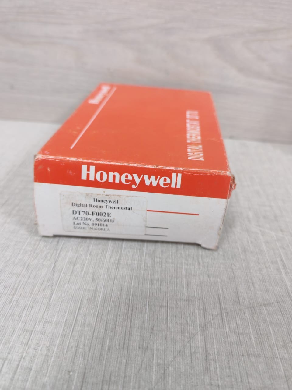 Honeywell DT70-F002E HONEYWELL DT70-F002E DIGITAL ROOM THERMOSTAT AC220V 50/60Hz 8