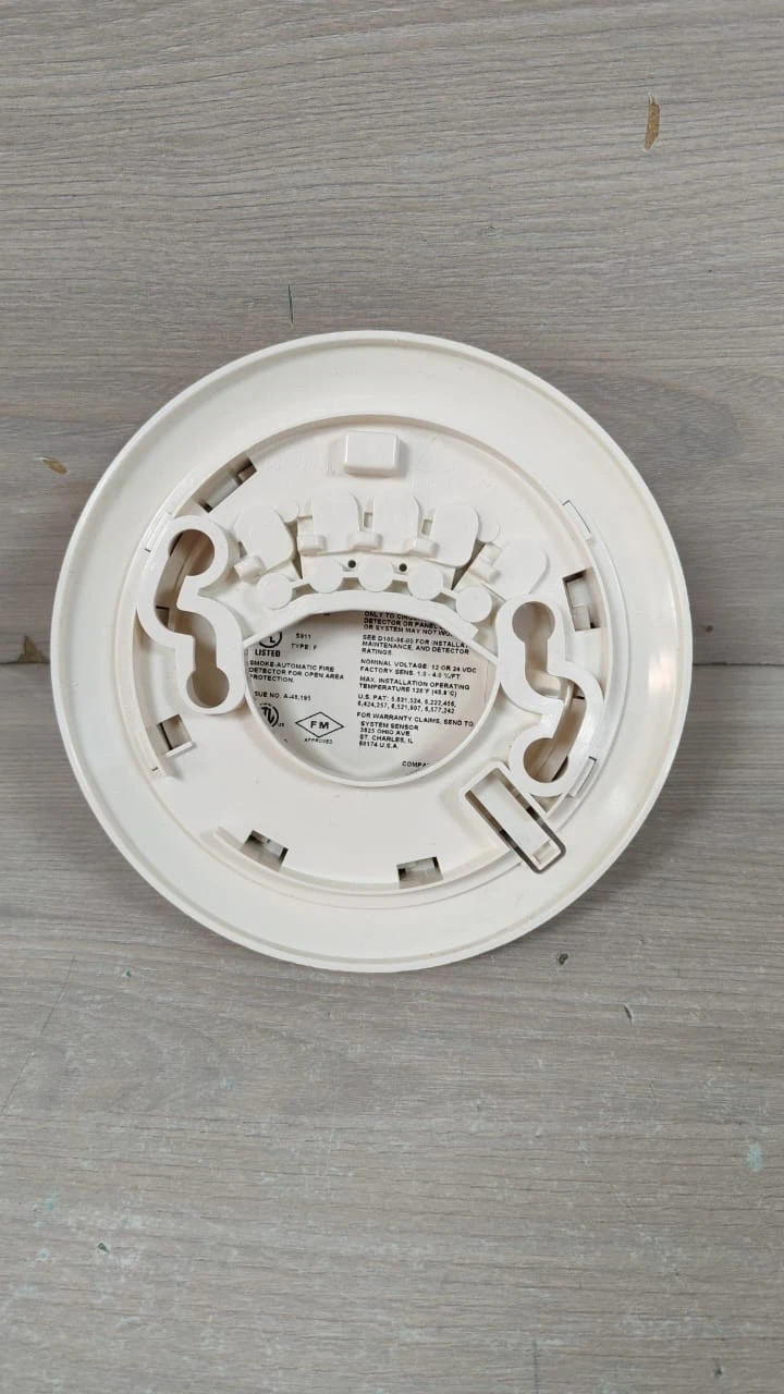 SYSTEM SENSOR 2W-B SYSTEM SENSOR 2W-B 2WIRE PLUG-IN PHOTOELECTRIC W/ BASE SMOKE DETECTOR 6