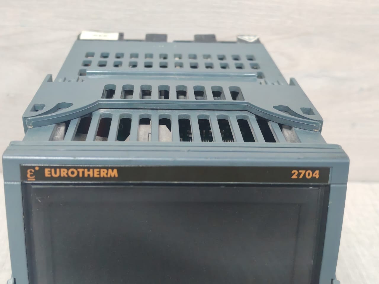 EUROTHERM 2704/VL/321/XX/TP/AM/XX/PV/A2... EUROTHERM 2704 V6.51 2704/VL/321/XX/TP/AM/XX/PV/A2...TEMP.CONTROLLER 24V 7
