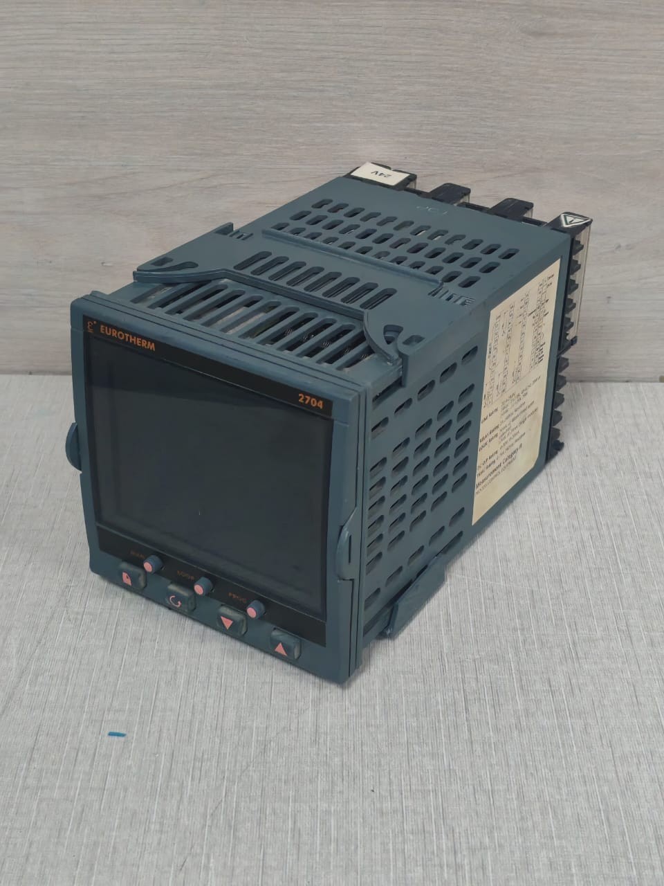 EUROTHERM 2704/VL/321/XX/TP/AM/XX/PV/A2... EUROTHERM 2704 V6.51 2704/VL/321/XX/TP/AM/XX/PV/A2...TEMP.CONTROLLER 24V 8