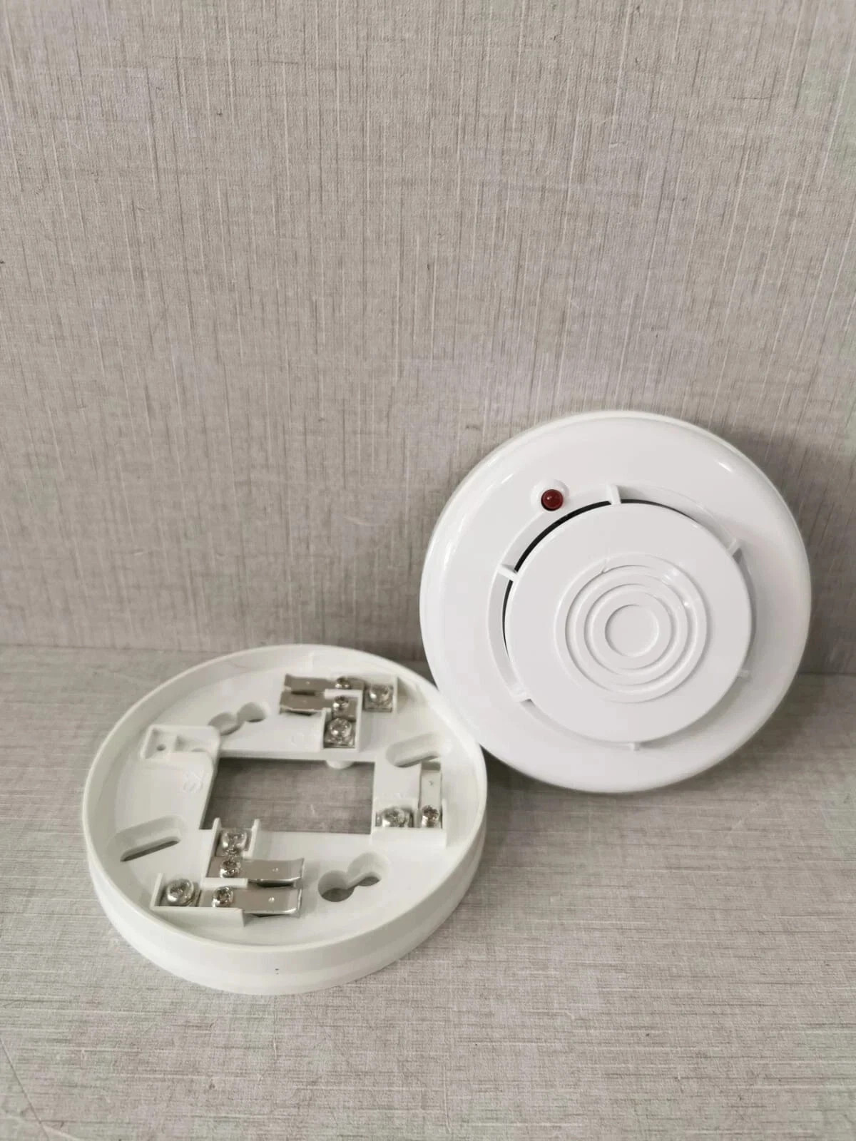 SHIELD SD1000 SHIELD SD1000 SERIES OPTICAL SMOKE DETECTOR 16-32VDC 10-100mA MAX 8