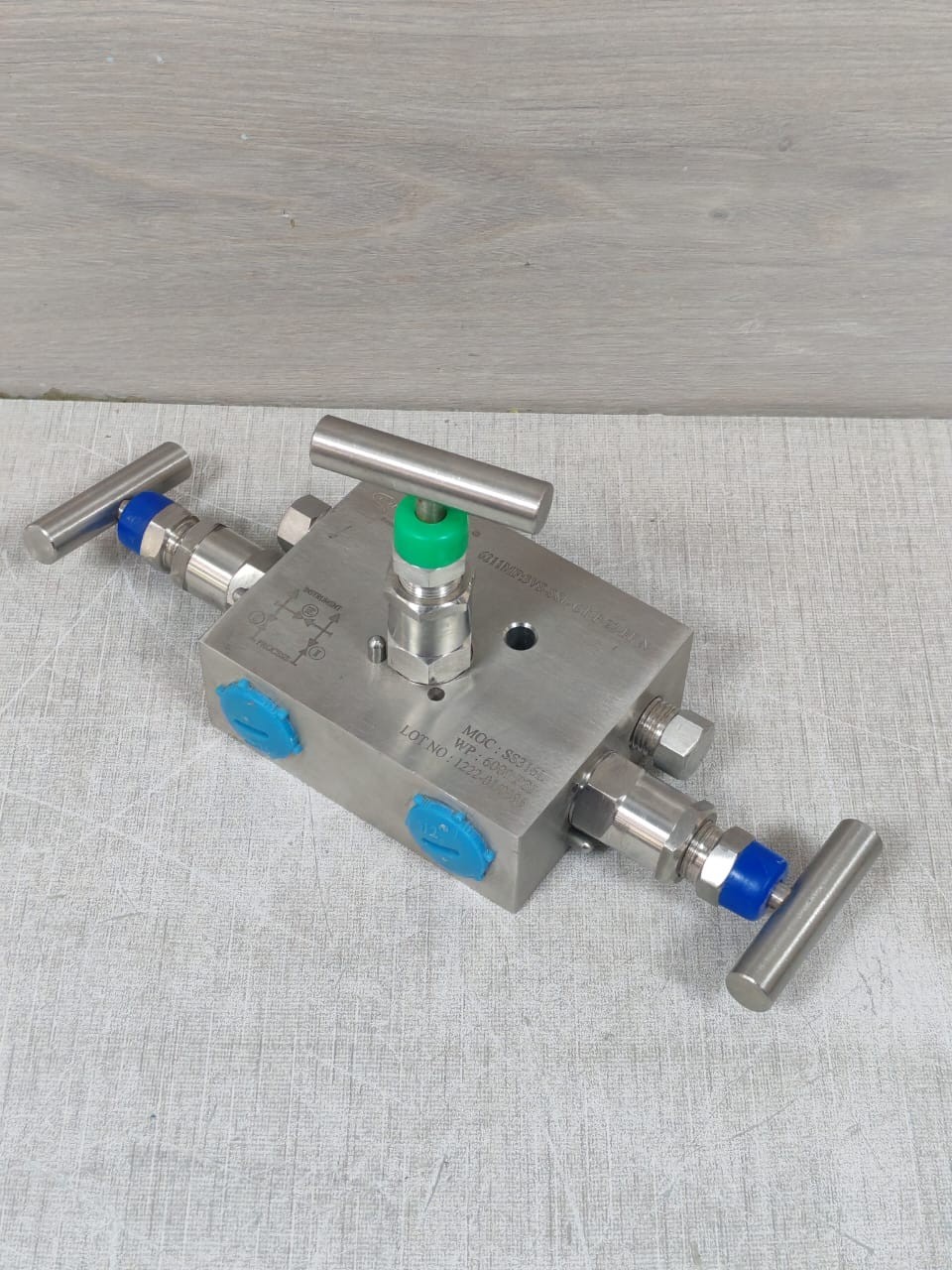 STRATAA CONTROLS 6211MF:3VS-SSL-CT-P-22-FF-N STRATAA CONTROLS 6211MF:3VS-SSL-CT-P-22-FF-N VALVE MANIIFOLDS 3
