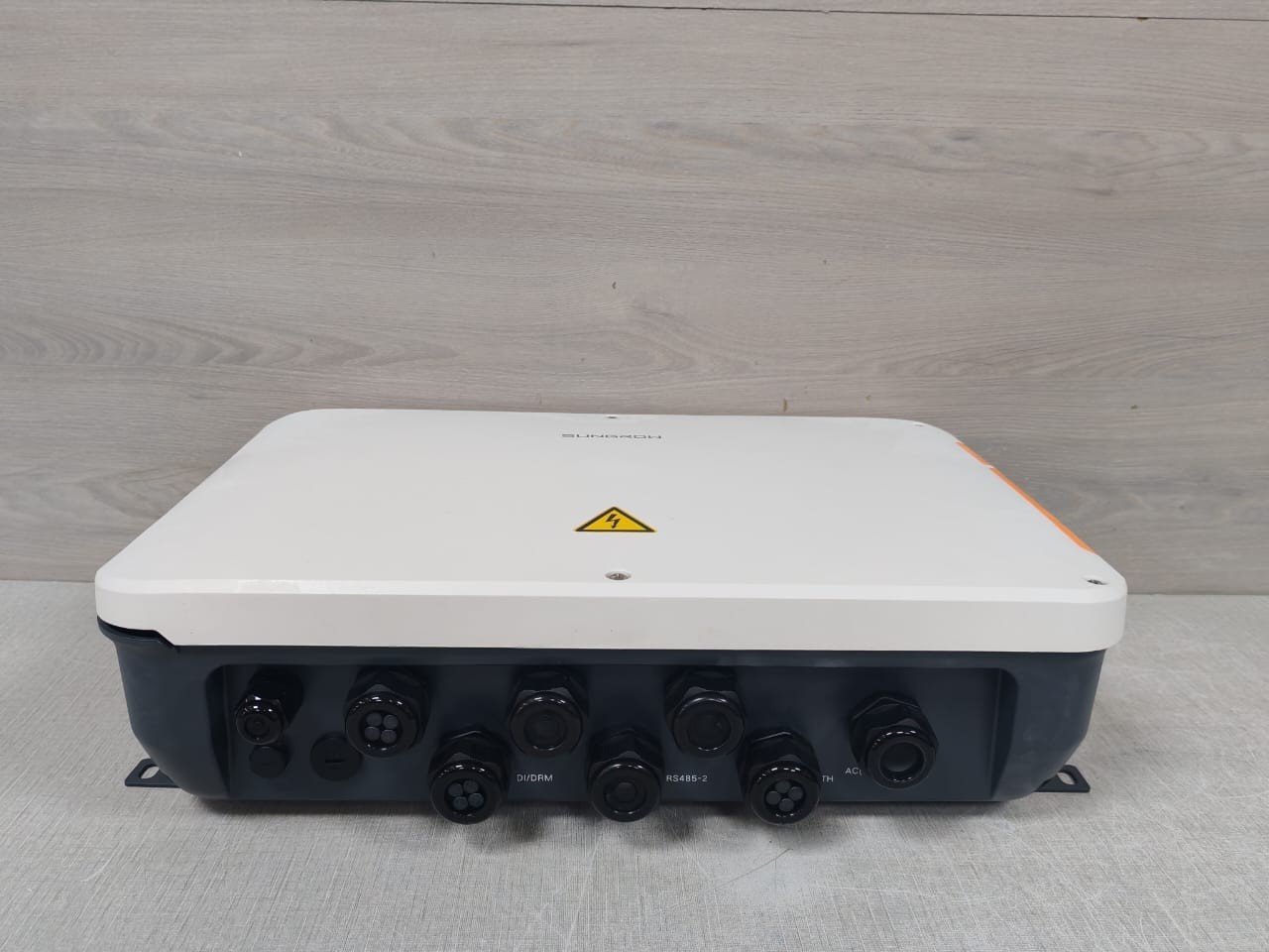SUNGROW COM100E SUNGROW COM100E Smart Communication Box 8