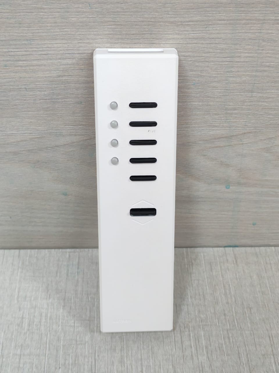 Lutron GRX-8IT-WH Lutron GRX-8IT-WH 8-Scene Wireless Remote Control 2
