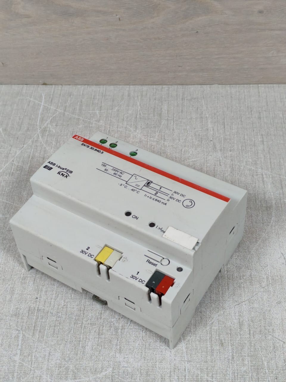 ABB GH-Q631-0048 ABB SV/S 30.640.5 GH Q631 0048 R0111 EIB POWER SUPPLY 640mA 5
