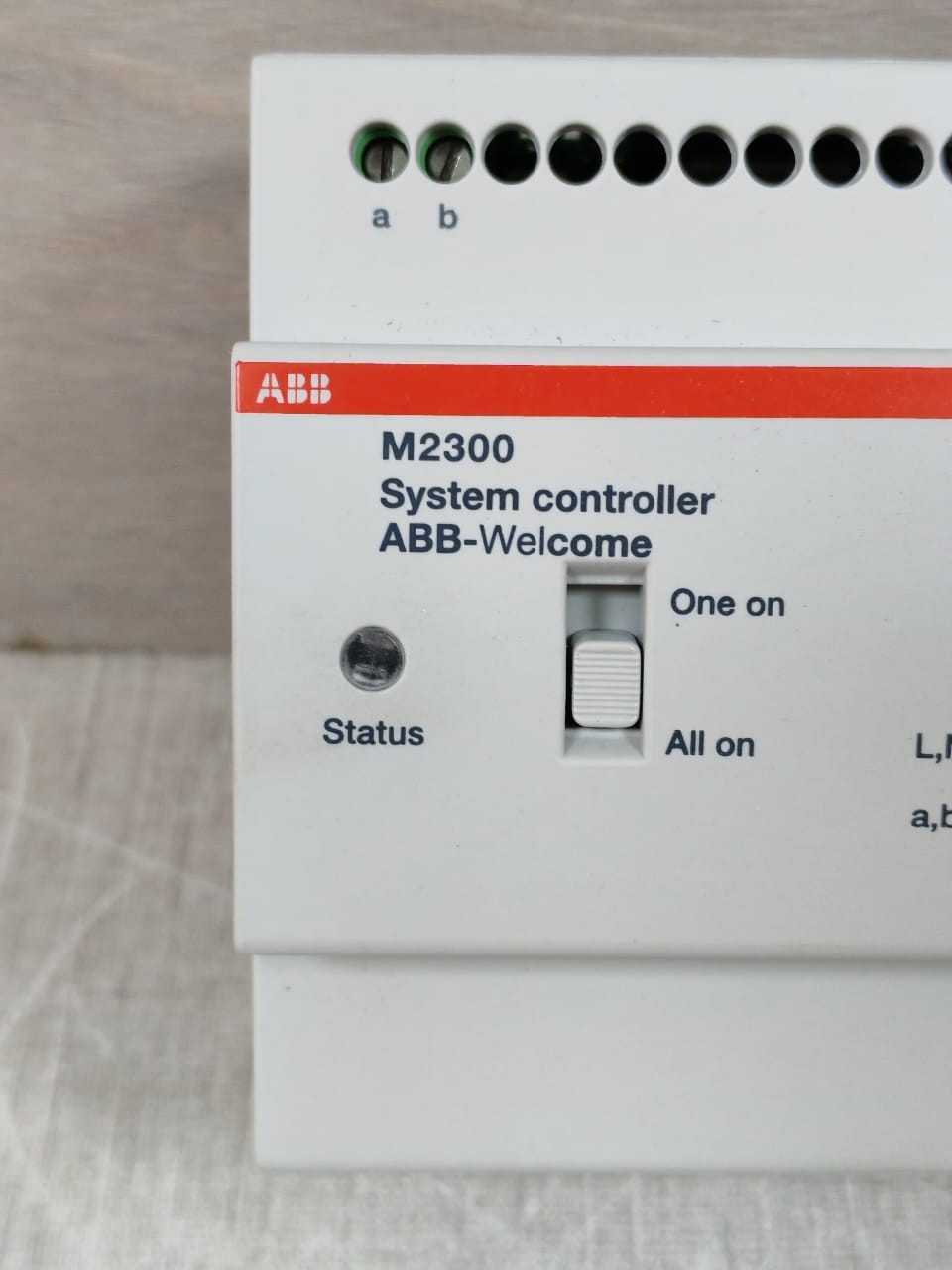 ABB M2300 2TMA070080W0011 V1.05 ABB M2300 SYSTEM CONTROLLER ABB-WELCOME 2TMA070080W0011 V1.05 3