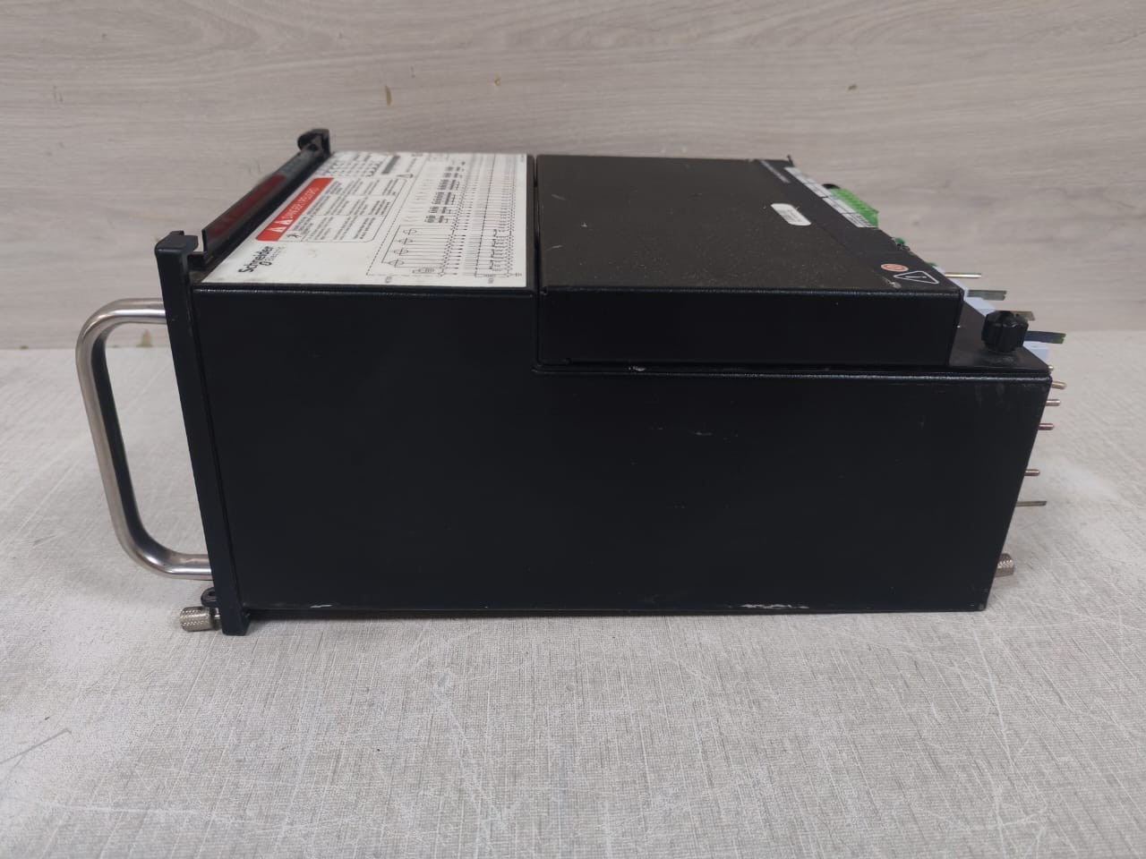 Schneider Electric 1703A044 SCHNEIDER ELECTRIC MN-1703A044-01 CONTROLLER 8