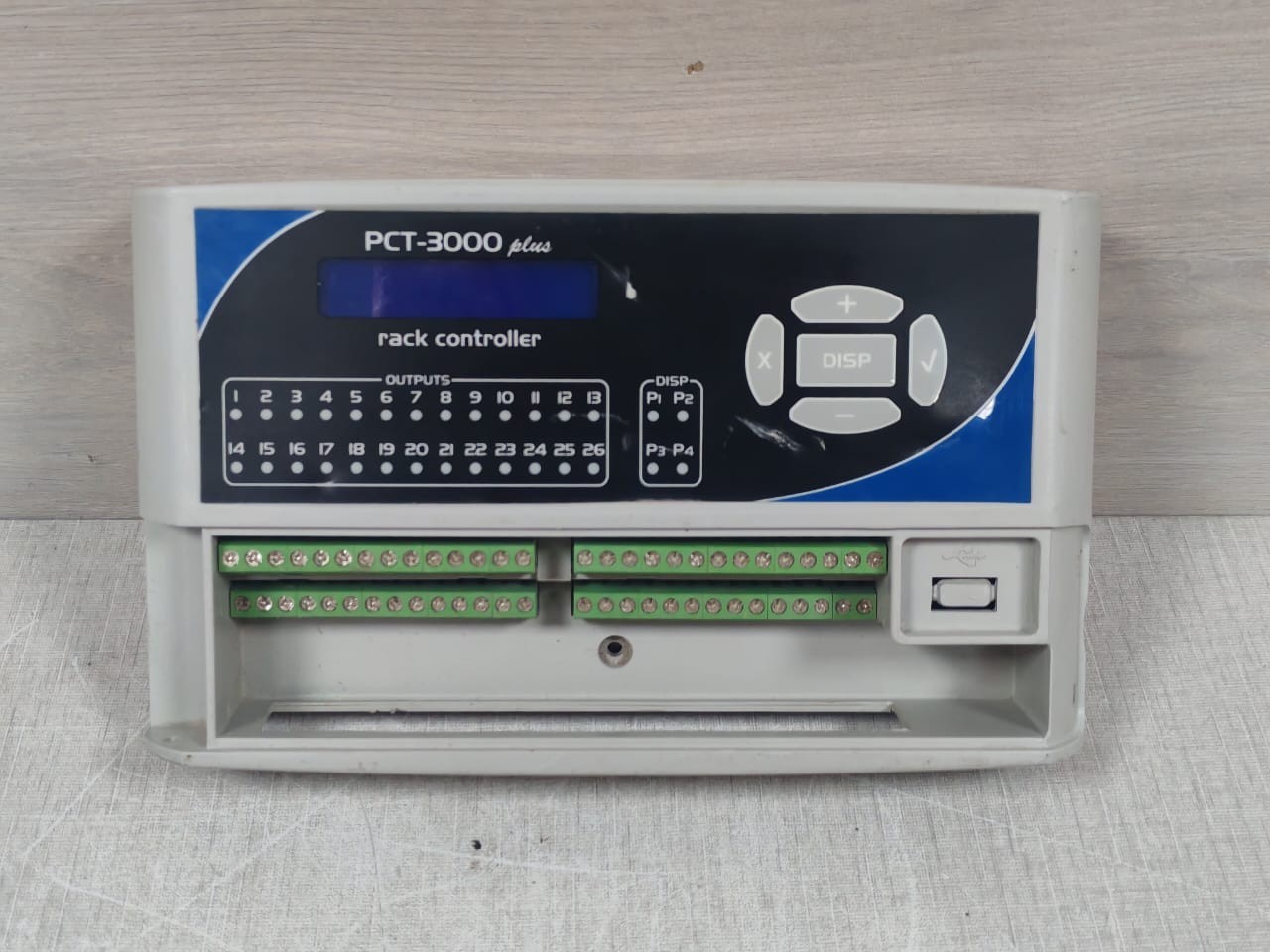 FULL GAUGE PCT-3000 FULL GAUGE PCT-3000 PLUS RACK CONTROLLER 90-264VAC 4
