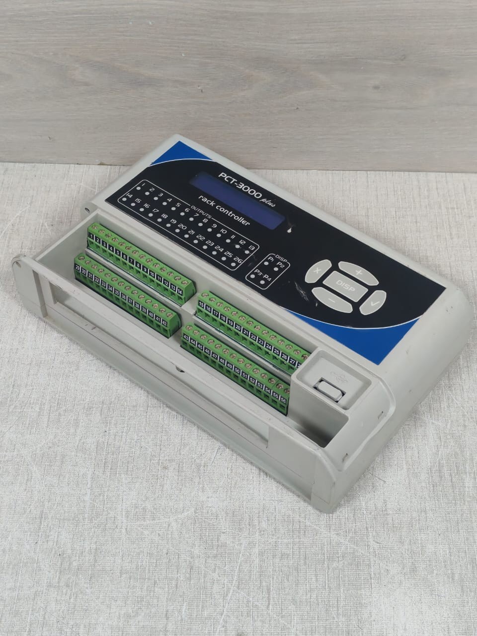 FULL GAUGE PCT-3000 FULL GAUGE PCT-3000 PLUS RACK CONTROLLER 90-264VAC 7