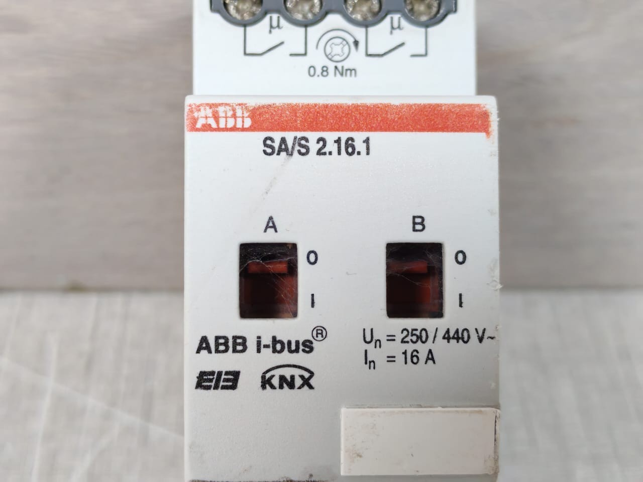 ABB SA/S 2.16.1 ABB SA/S 2.16.1 2CDG110062R0011 I-BUS KNX SWITCH ACTUATOR 2