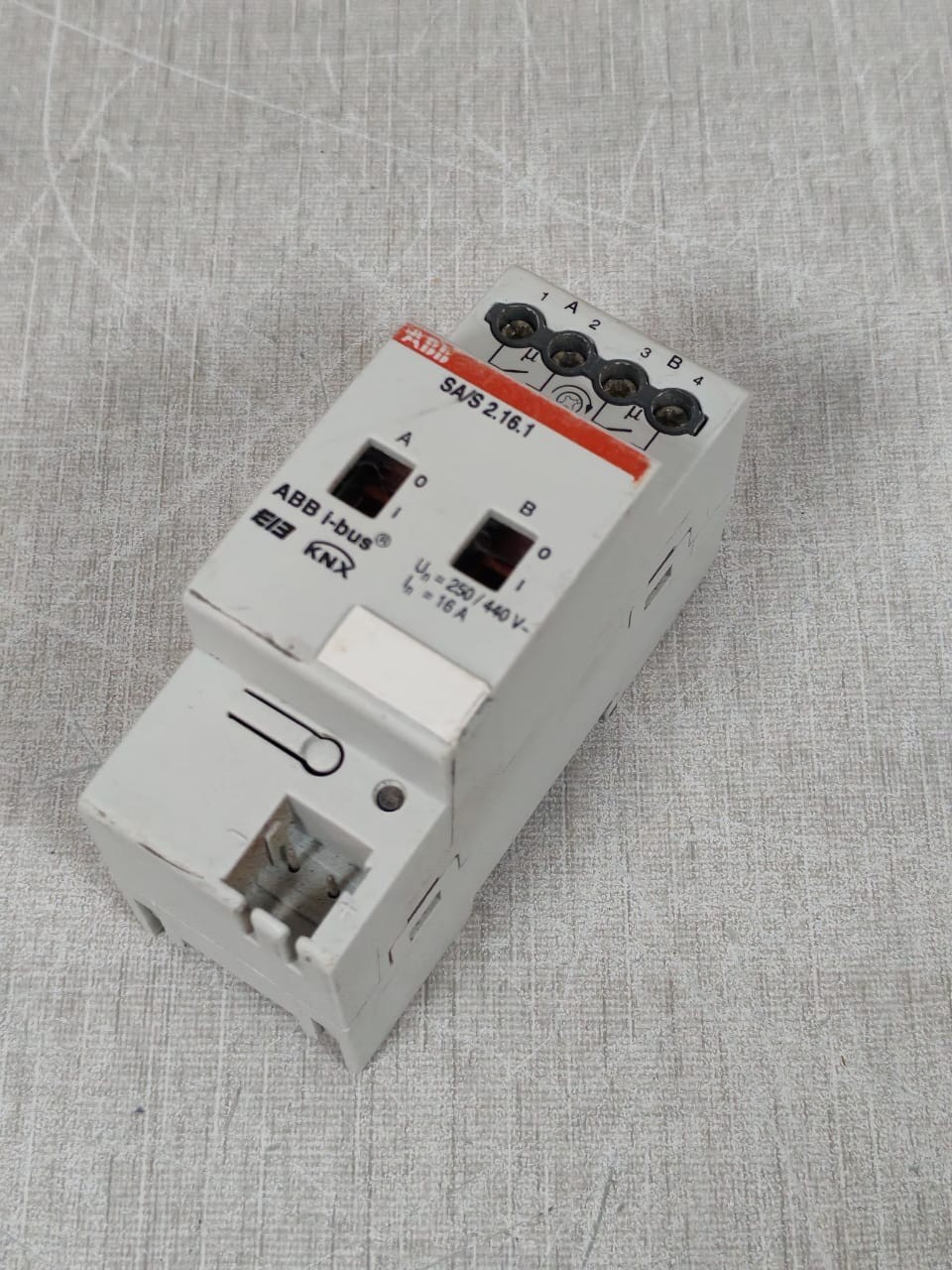 ABB SA/S 2.16.1 ABB SA/S 2.16.1 2CDG110062R0011 I-BUS KNX SWITCH ACTUATOR 4