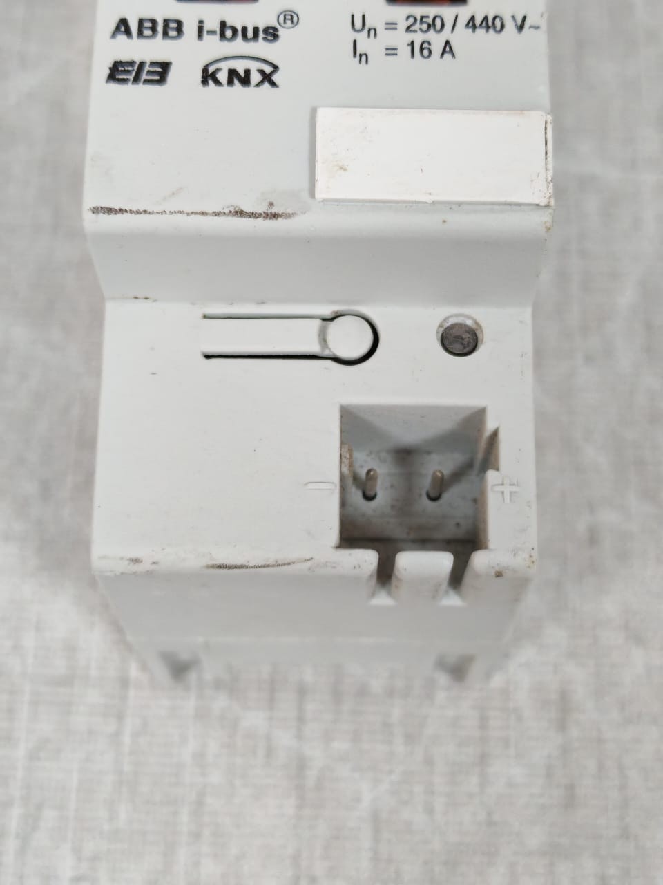 ABB SA/S 2.16.1 ABB SA/S 2.16.1 2CDG110062R0011 I-BUS KNX SWITCH ACTUATOR 6