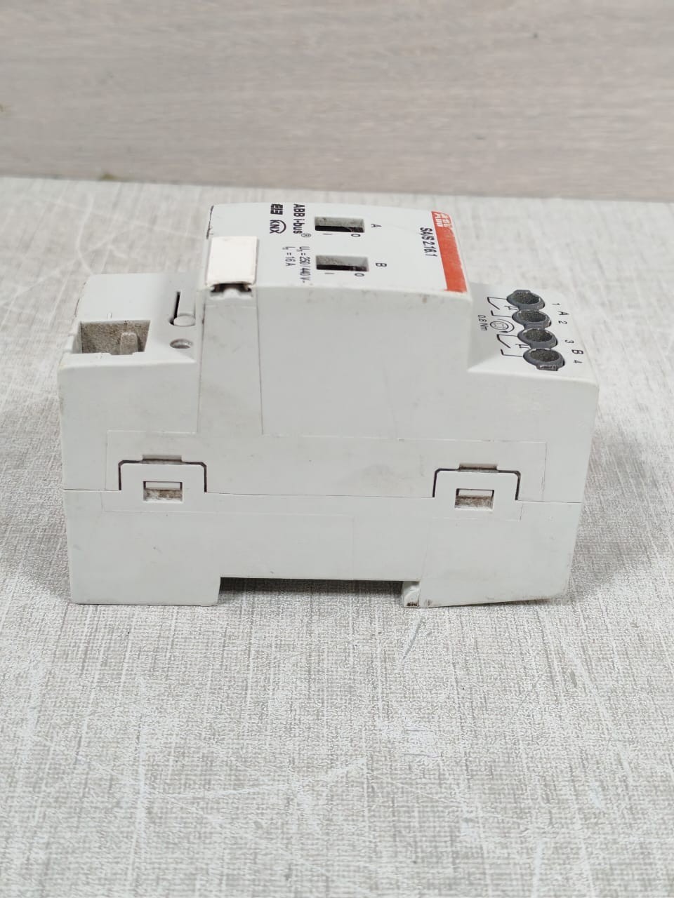 ABB SA/S 2.16.1 ABB SA/S 2.16.1 2CDG110062R0011 I-BUS KNX SWITCH ACTUATOR 7