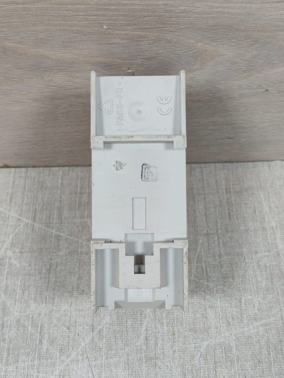 ABB SA/S 2.16.1 ABB SA/S 2.16.1 2CDG110062R0011 I-BUS KNX SWITCH ACTUATOR 10