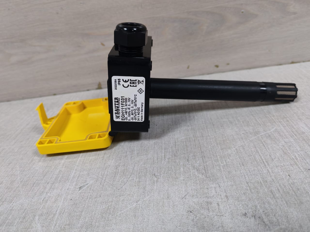 Sauter EGH111F031 SAUTER EGH111F031 Relative Humidity & Temperature Duct Transducer 2