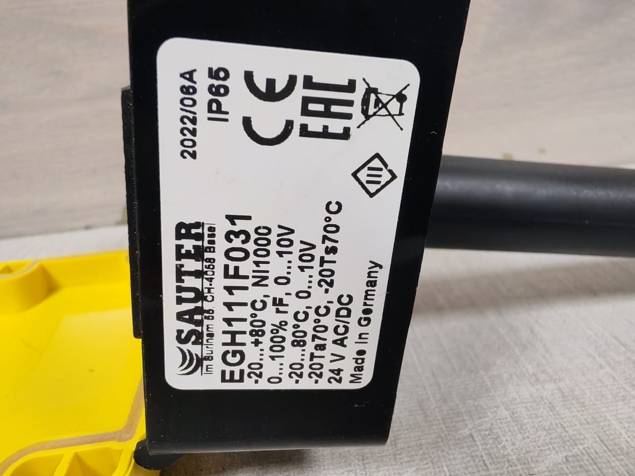Sauter EGH111F031 SAUTER EGH111F031 Relative Humidity & Temperature Duct Transducer 5