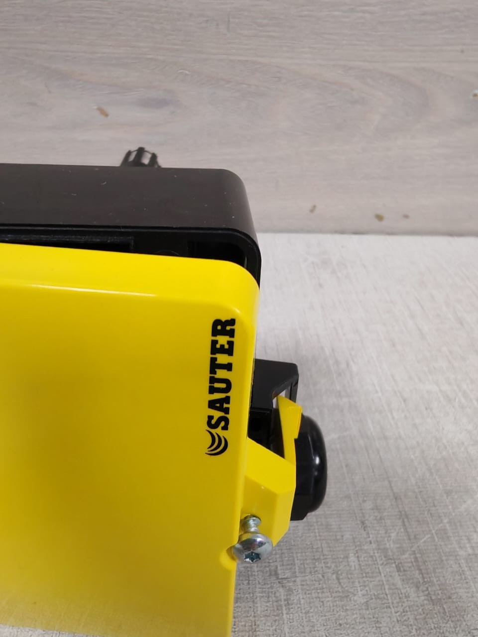 Sauter EGH111F031 SAUTER EGH111F031 Relative Humidity & Temperature Duct Transducer 9