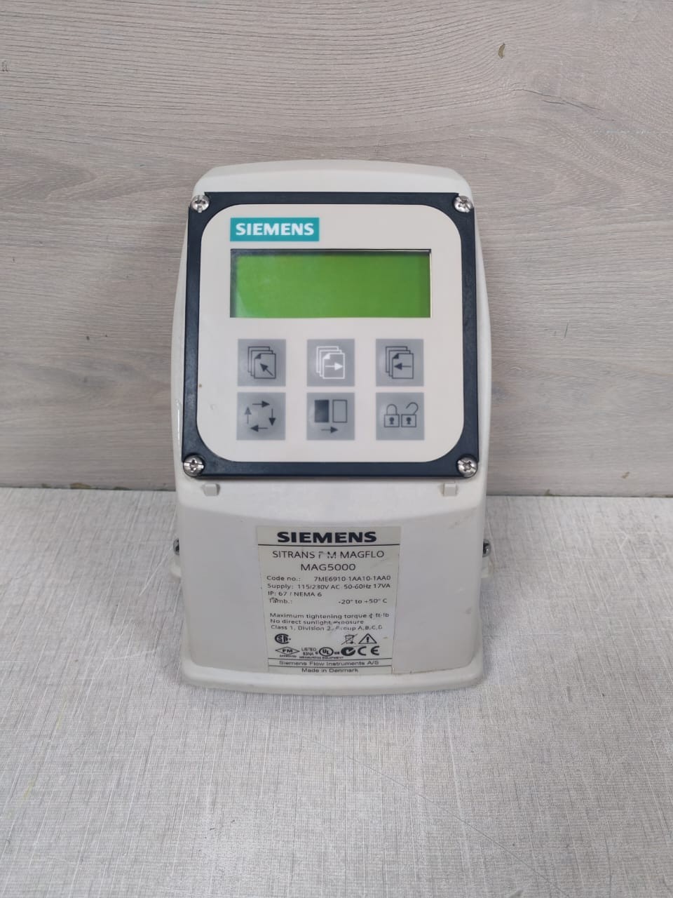 Siemens MAG5000 SIEMENS SITRANS F M MAGFLO MAG5000 7ME6910-1AA10-1AA0 115/230V 2
