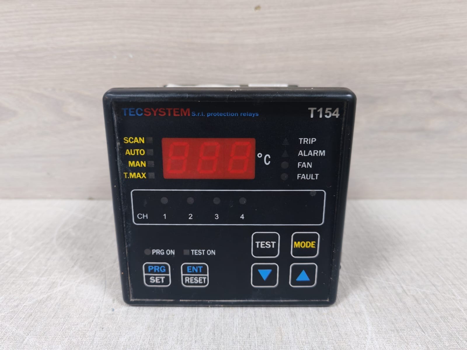 TECSYSTEM S.r.l Protection Relays T154 Temperature Controller T154ED08