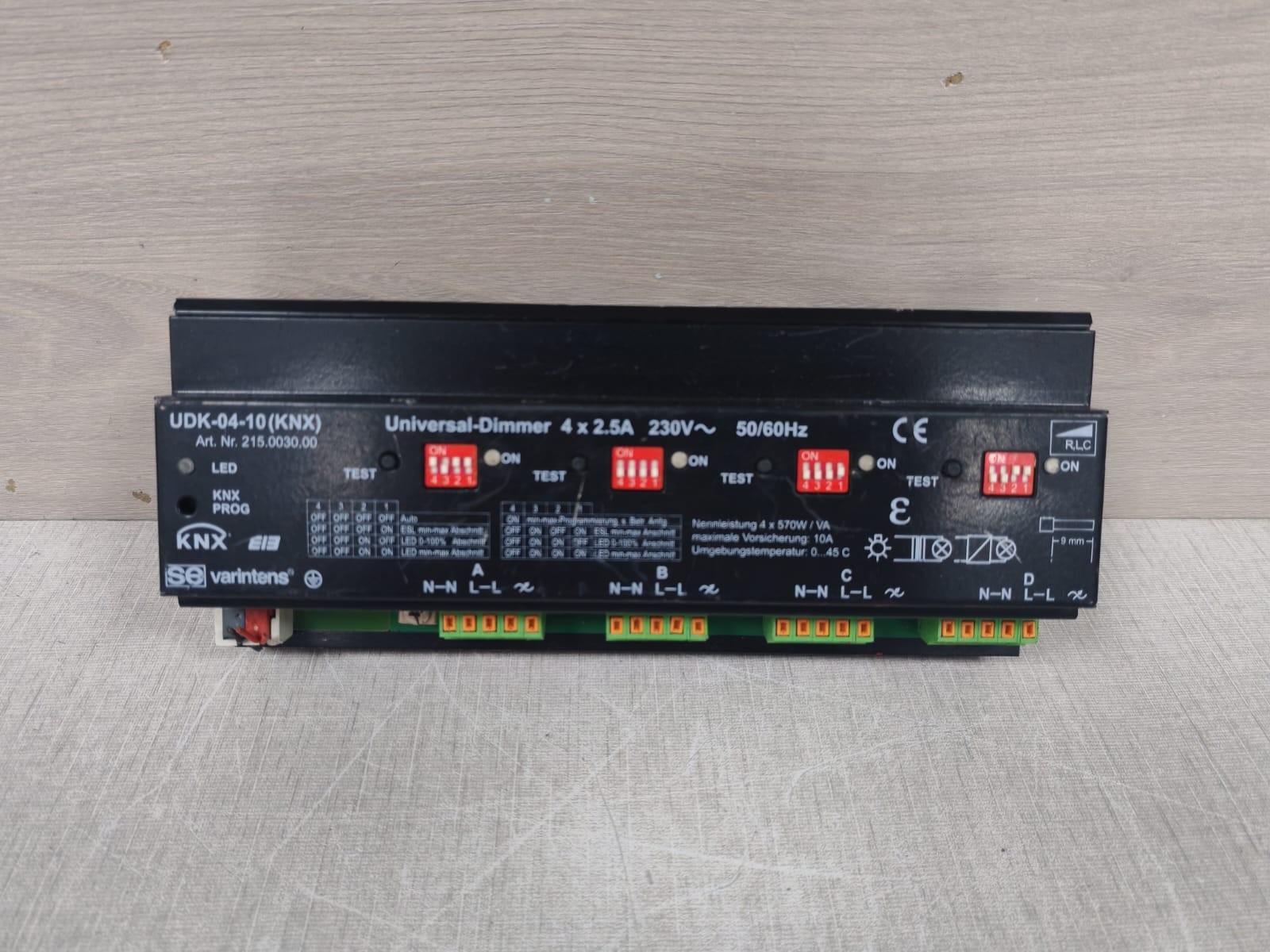 KNX UDK-04-10 VARINTENS UDK-04-10 (KNX) 215.0030.00 UNIVERSAL DIMMMER 4X2.5A 2
