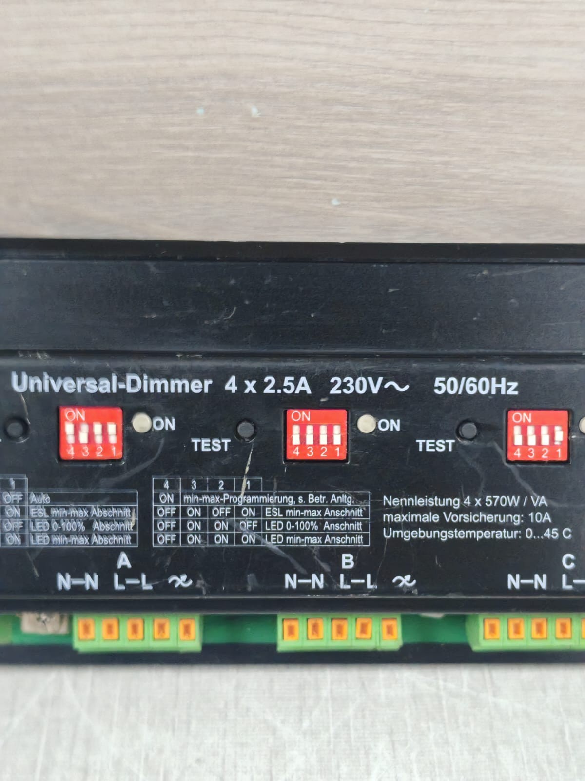KNX UDK-04-10 VARINTENS UDK-04-10 (KNX) 215.0030.00 UNIVERSAL DIMMMER 4X2.5A 3