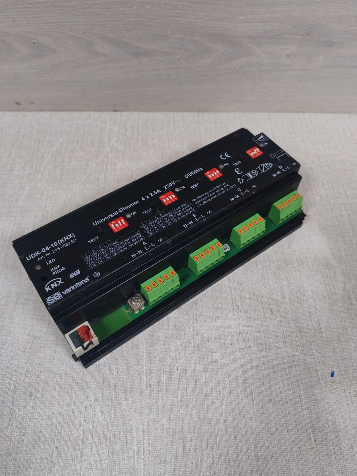 KNX UDK-04-10 VARINTENS UDK-04-10 (KNX) 215.0030.00 UNIVERSAL DIMMMER 4X2.5A 4