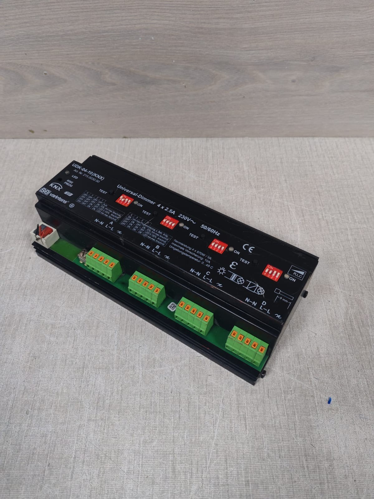 KNX UDK-04-10 VARINTENS UDK-04-10 (KNX) 215.0030.00 UNIVERSAL DIMMMER 4X2.5A 5