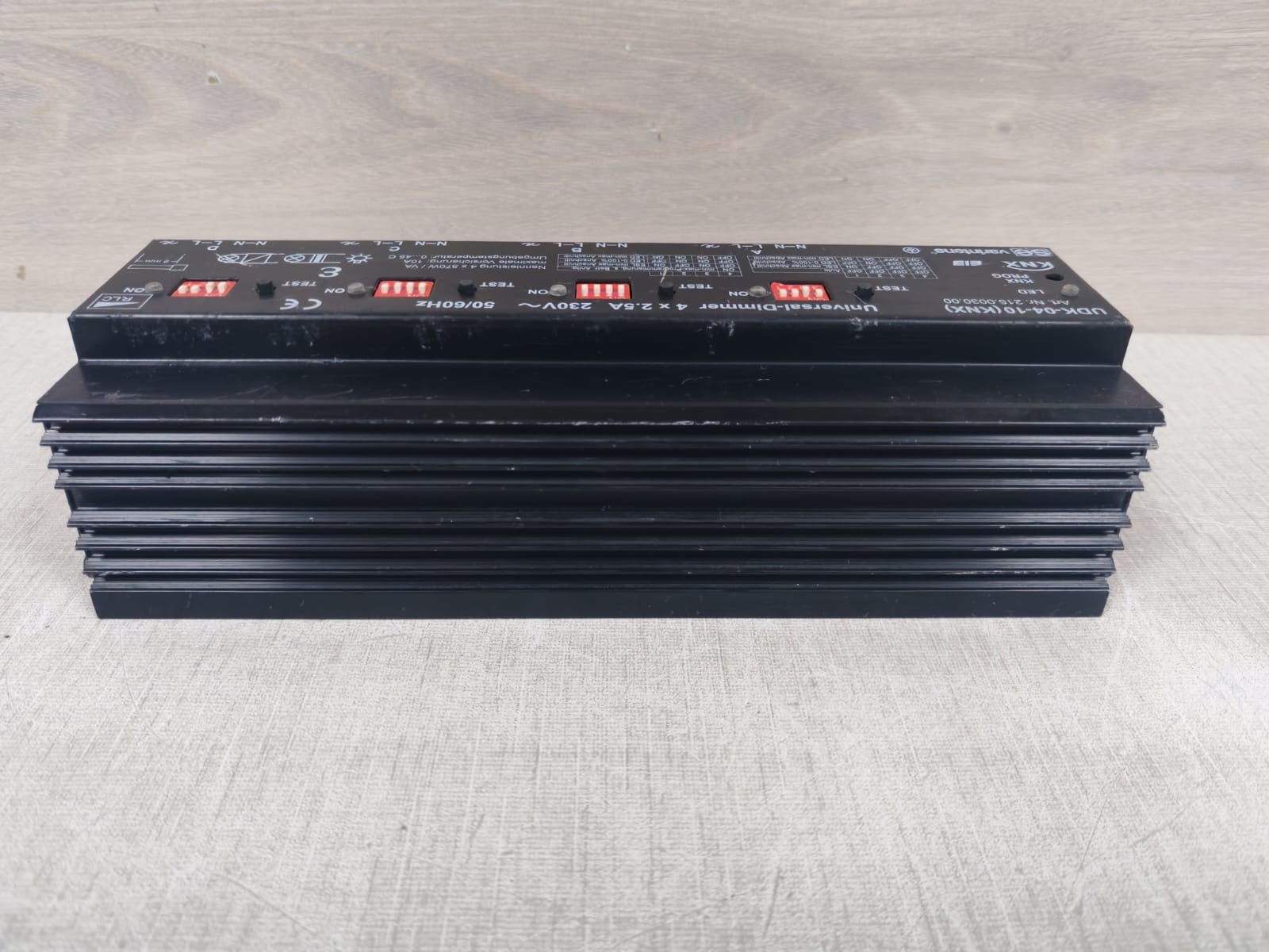 KNX UDK-04-10 VARINTENS UDK-04-10 (KNX) 215.0030.00 UNIVERSAL DIMMMER 4X2.5A 6