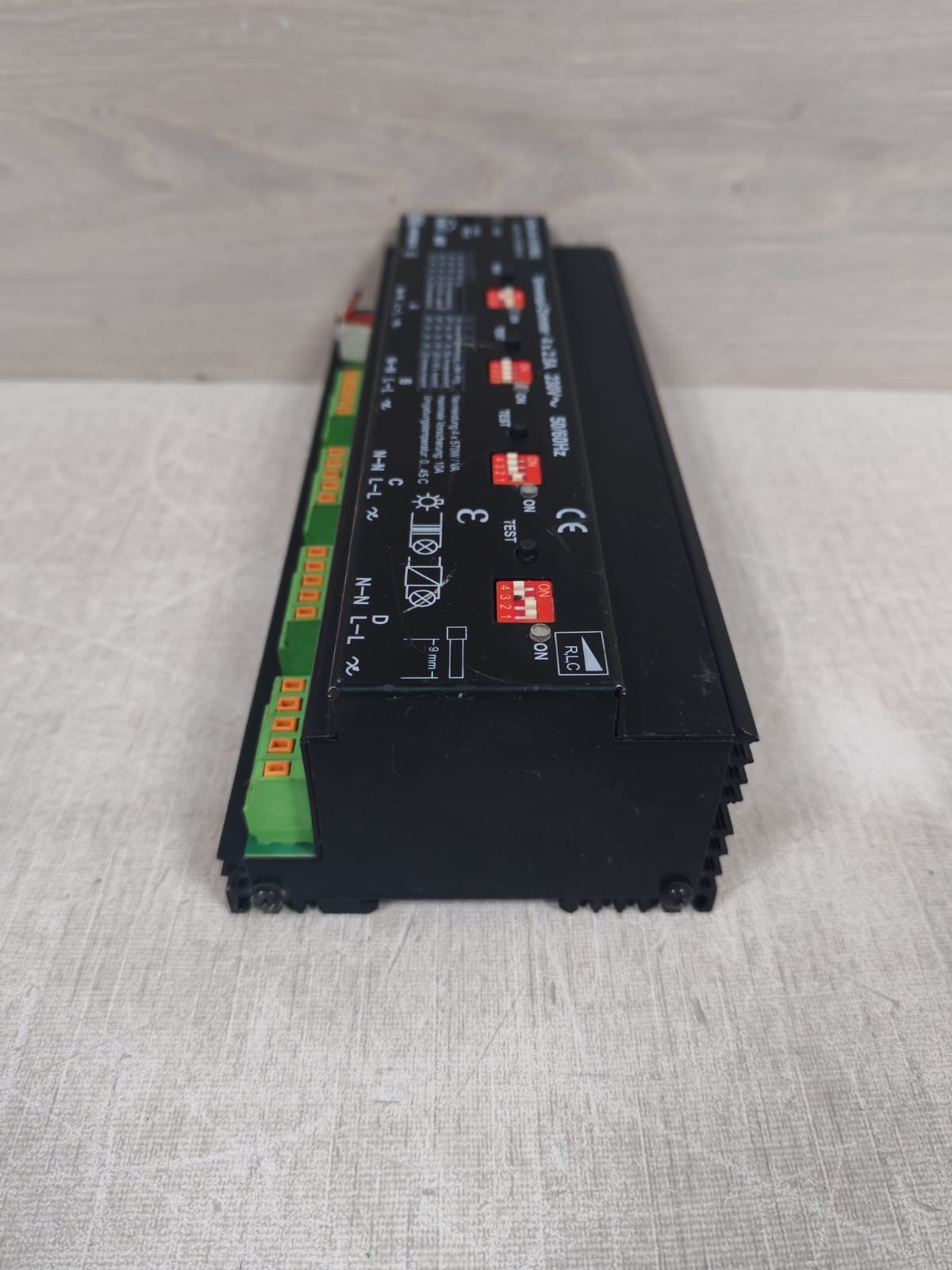 KNX UDK-04-10 VARINTENS UDK-04-10 (KNX) 215.0030.00 UNIVERSAL DIMMMER 4X2.5A 8