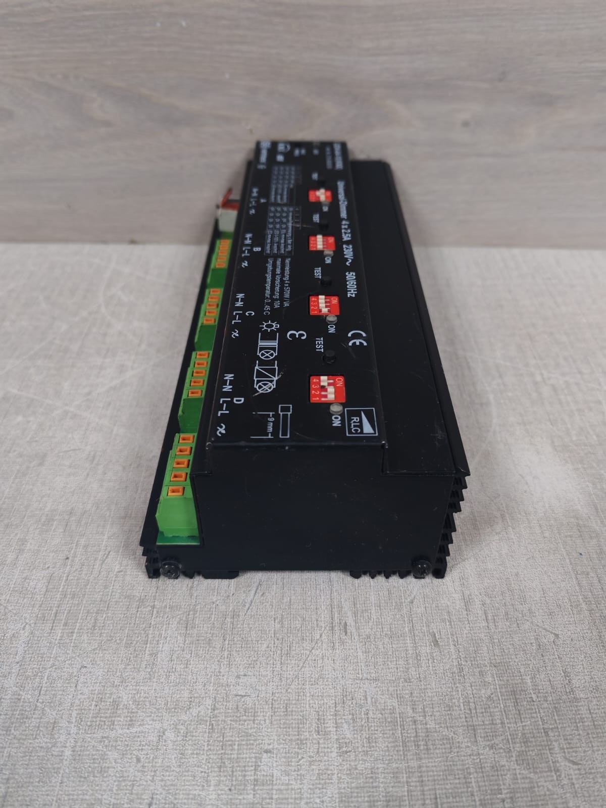 KNX UDK-04-10 VARINTENS UDK-04-10 (KNX) 215.0030.00 UNIVERSAL DIMMMER 4X2.5A 9