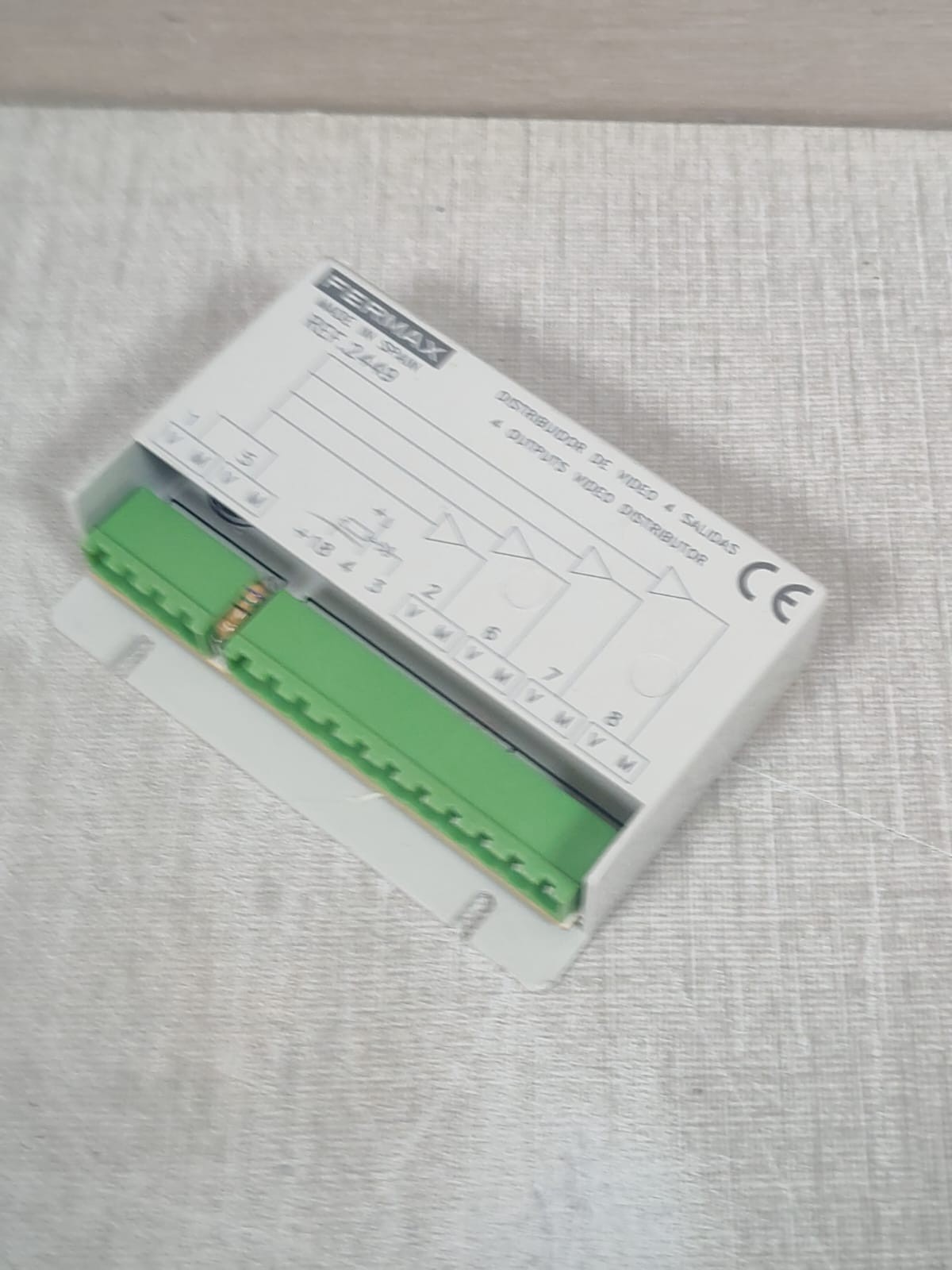 FERMAX REF.2449 FERMAX REF.2449 4 OUTPUTS VIDEO DISTRIBUTOR 5
