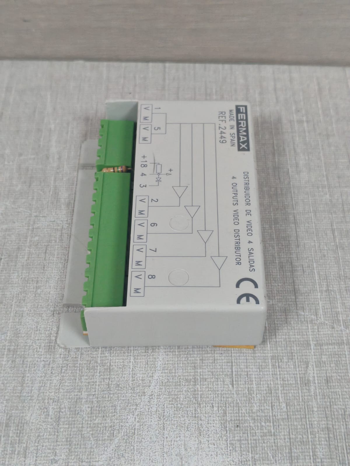 FERMAX REF.2449 FERMAX REF.2449 4 OUTPUTS VIDEO DISTRIBUTOR 6