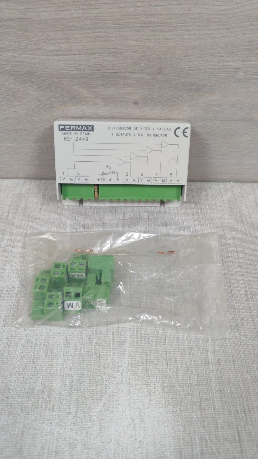 FERMAX REF.2449 4 OUTPUTS VIDEO DISTRIBUTOR