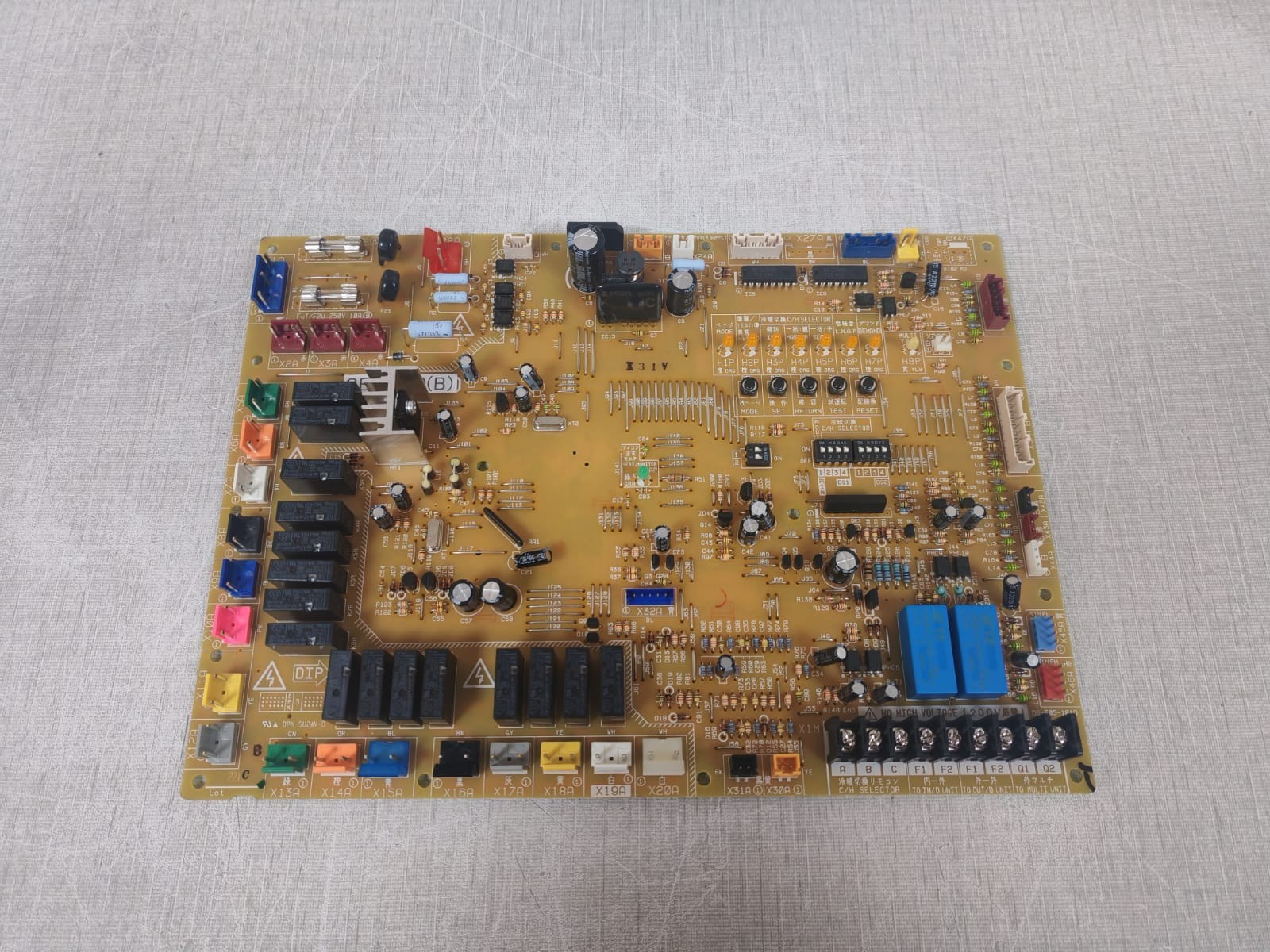 Daikin SEB0450(B) DB-E05-101C DAIKIN SEB0450(B) CONTROL BOARD DB-E05-101C - W/O ORIGINAL BOX 7