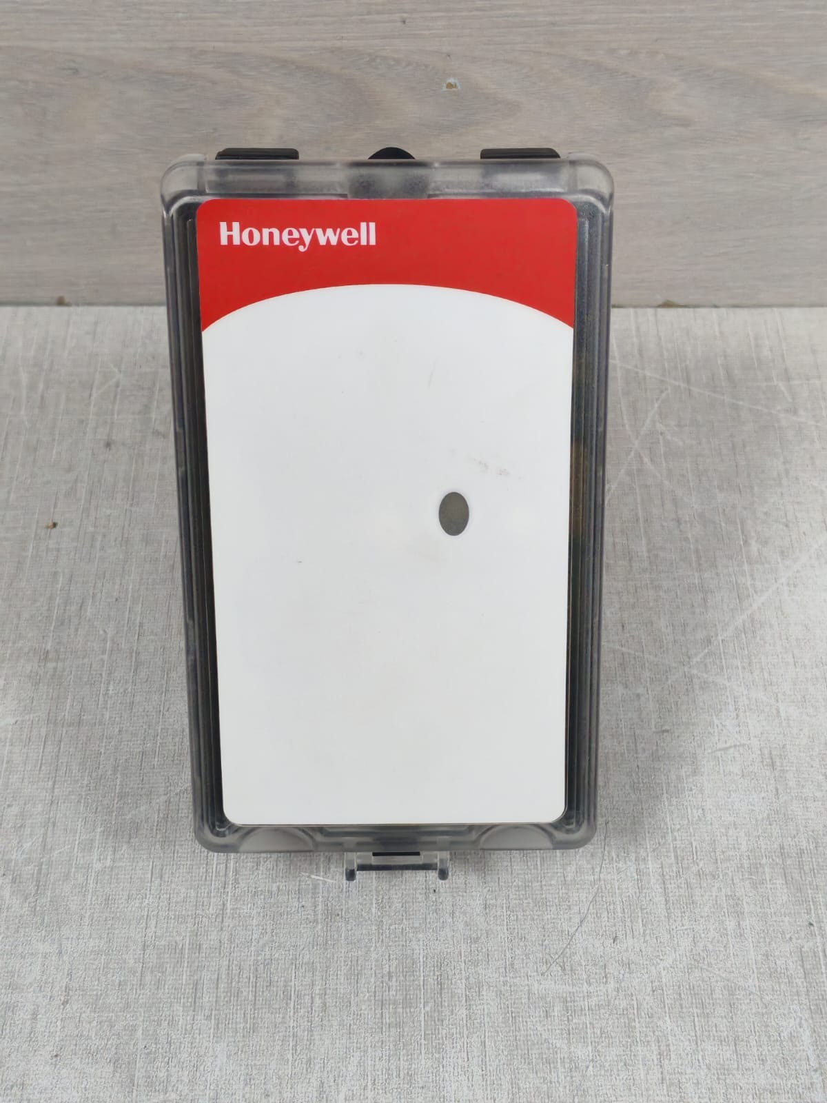 Honeywell C7232B5820 HONEYWELL C7232B5820 C02 SENSOR WALL MOUNT 2