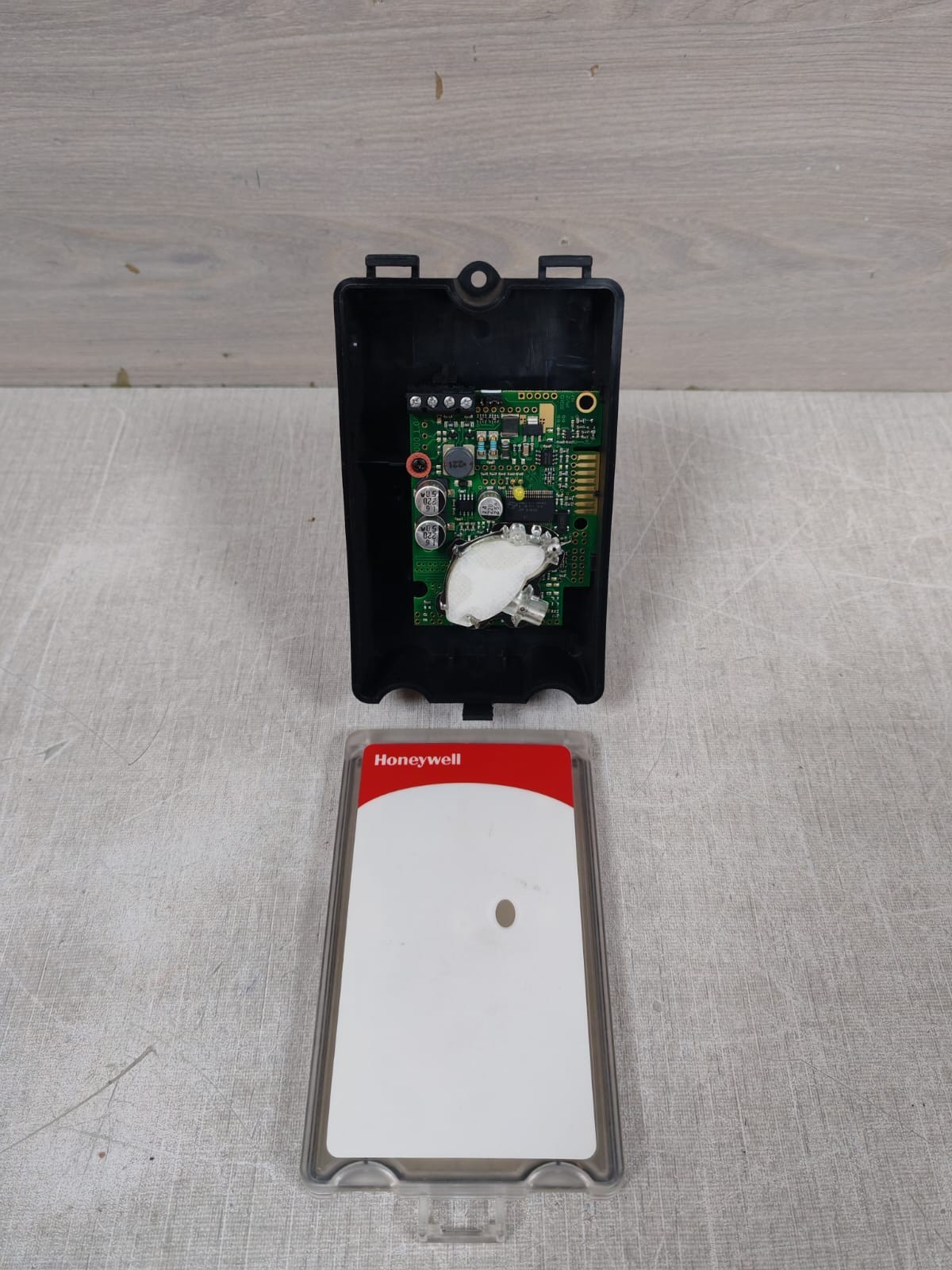 Honeywell C7232B5820 HONEYWELL C7232B5820 C02 SENSOR WALL MOUNT 3