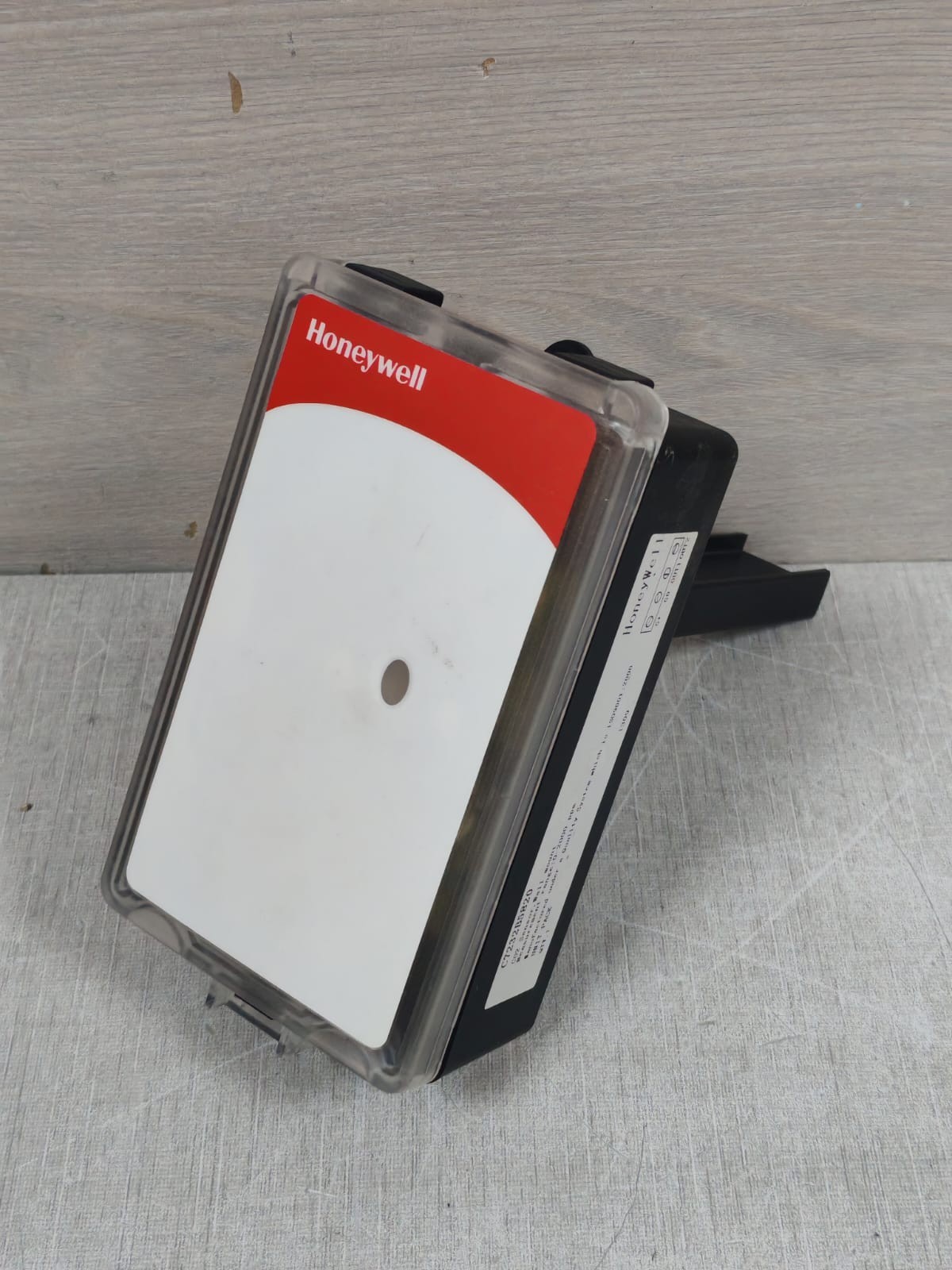 Honeywell C7232B5820 HONEYWELL C7232B5820 C02 SENSOR WALL MOUNT 4
