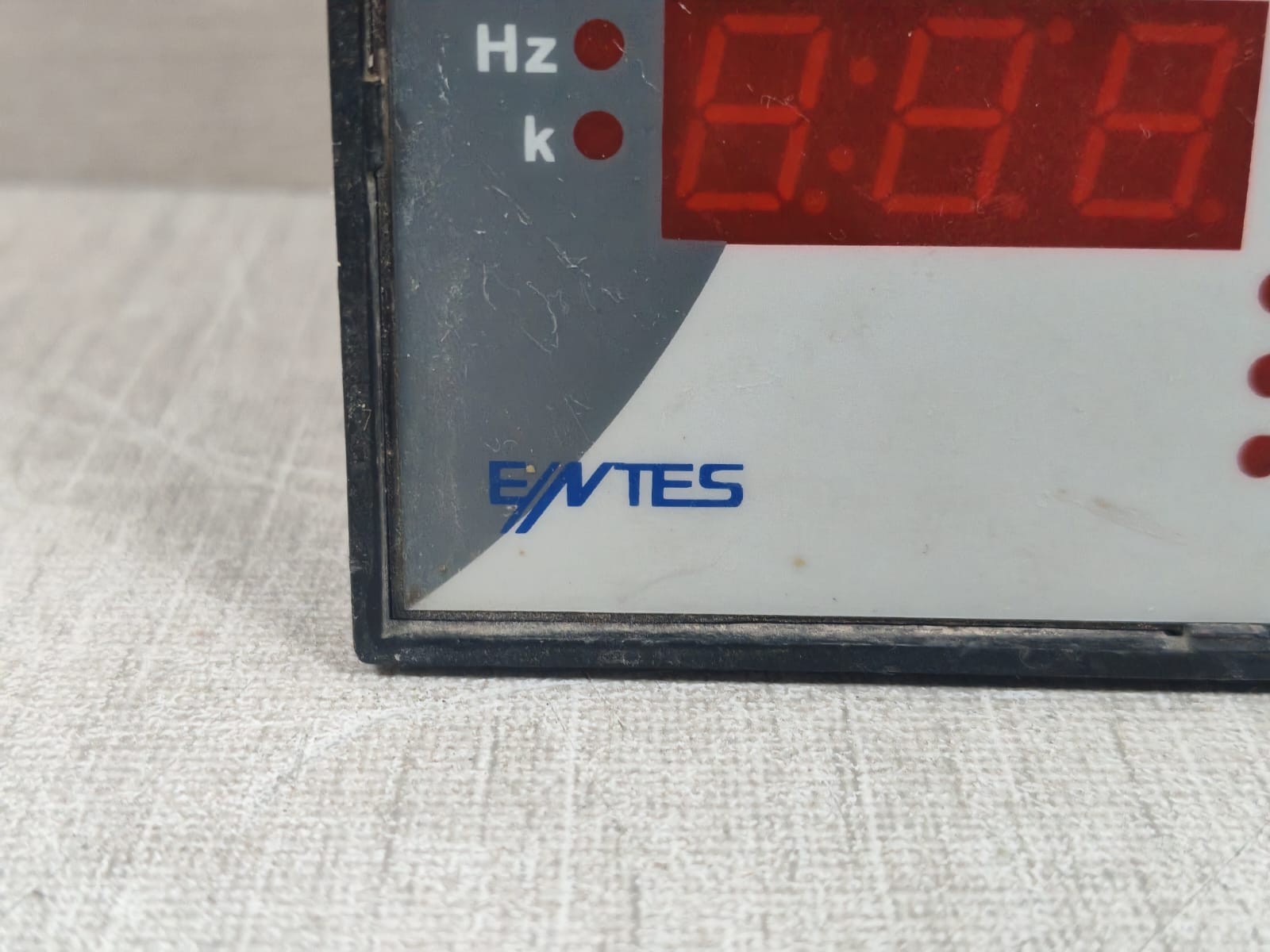 ENTES EPM-04 ENTES EPM-04 TRUE RMS DIGITAL MULTUMETER 4