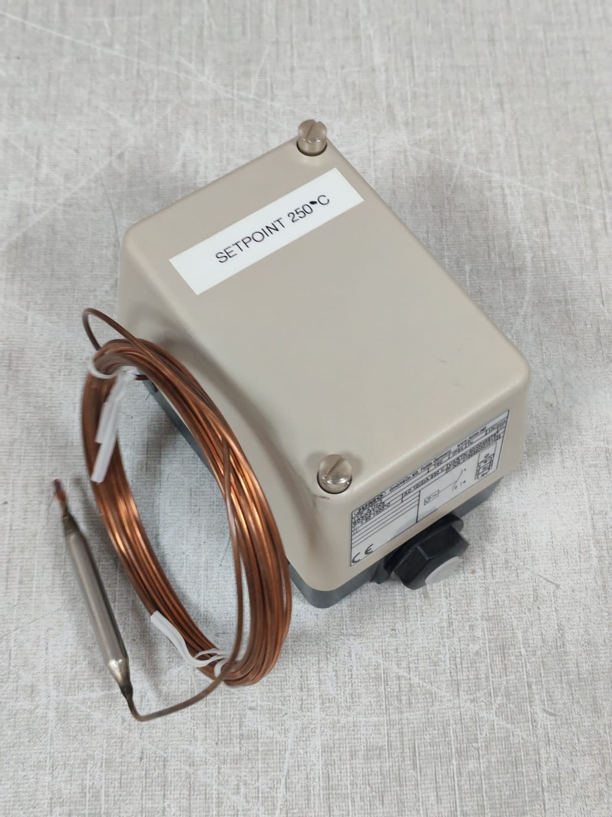 JUMO ATH-2 JUMO ATH-2 603021/02 SURFACE-MOUNTED THERMOSTAT 3