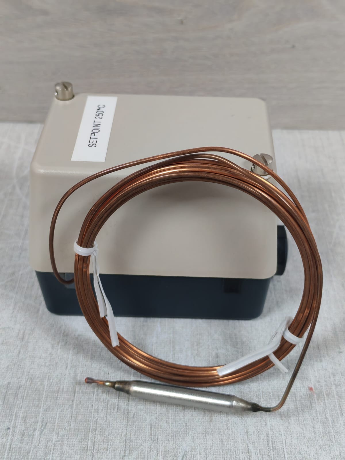 JUMO ATH-2 JUMO ATH-2 603021/02 SURFACE-MOUNTED THERMOSTAT 6