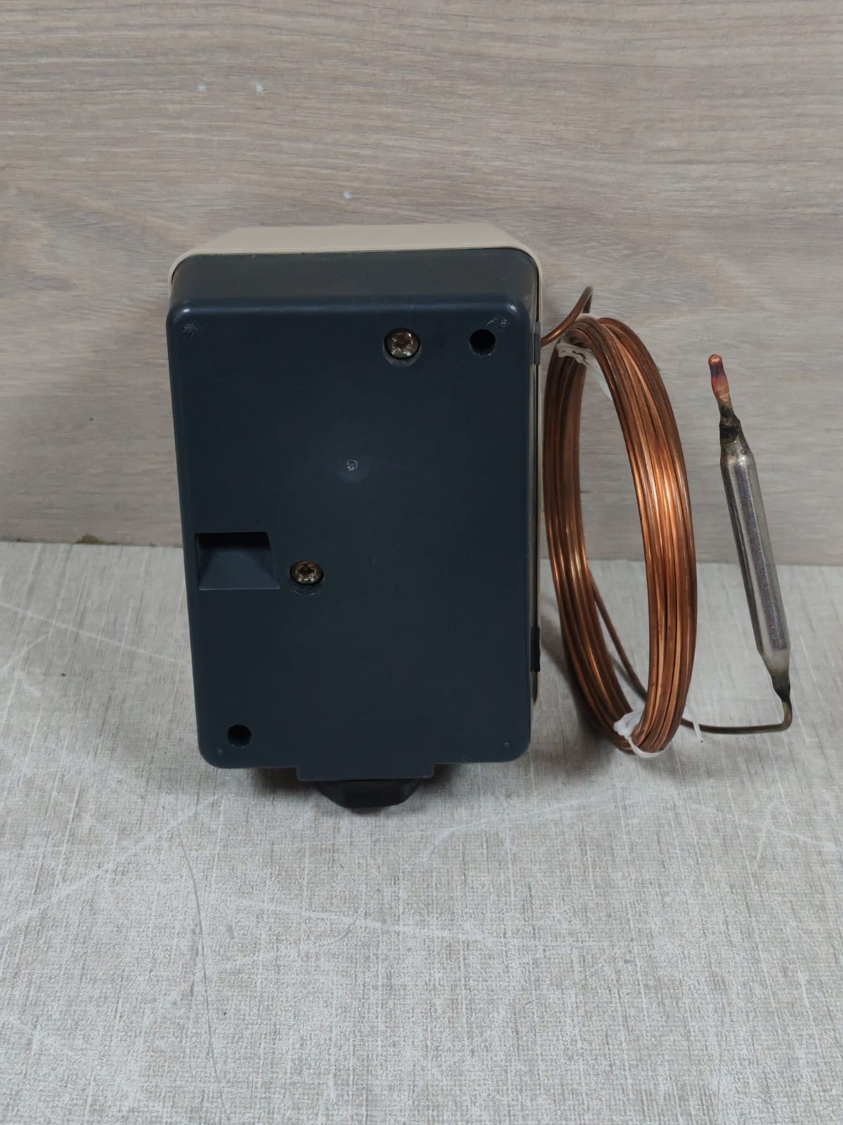 JUMO ATH-2 JUMO ATH-2 603021/02 SURFACE-MOUNTED THERMOSTAT 10