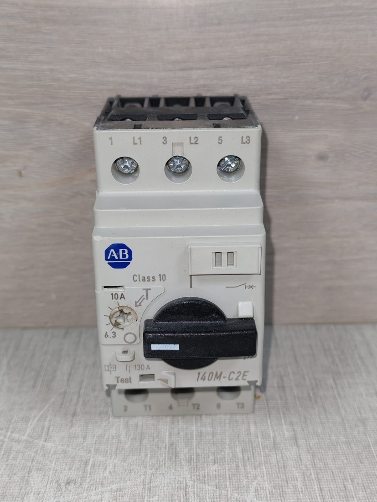 Allen-Bradley 140M-C2E-C10 Allen-Bradley 140M-C2E-C10 SER.C Motor Protection Circuit Breaker 2