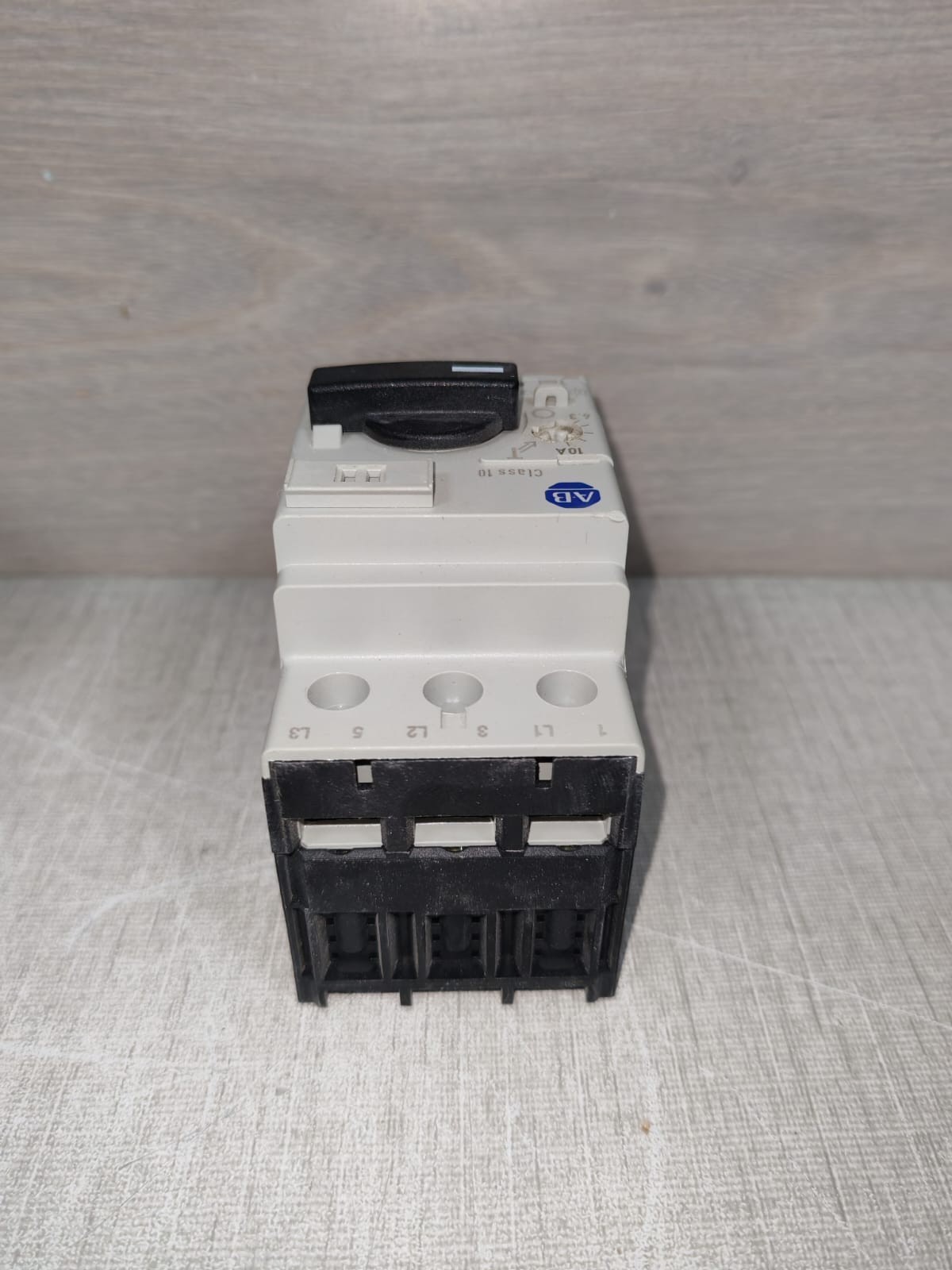Allen-Bradley 140M-C2E-C10 Allen-Bradley 140M-C2E-C10 SER.C Motor Protection Circuit Breaker 8