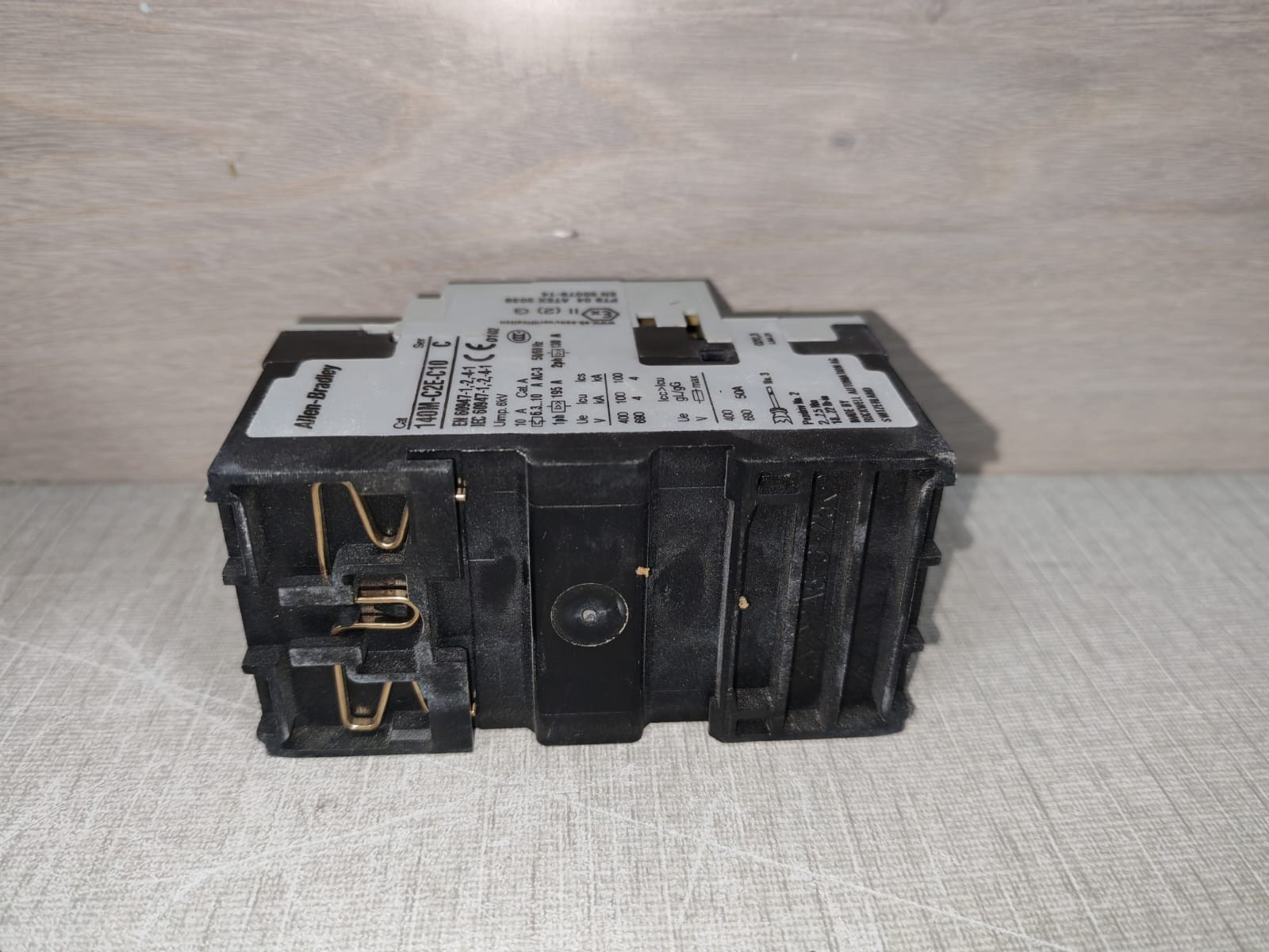 Allen-Bradley 140M-C2E-C10 Allen-Bradley 140M-C2E-C10 SER.C Motor Protection Circuit Breaker 10