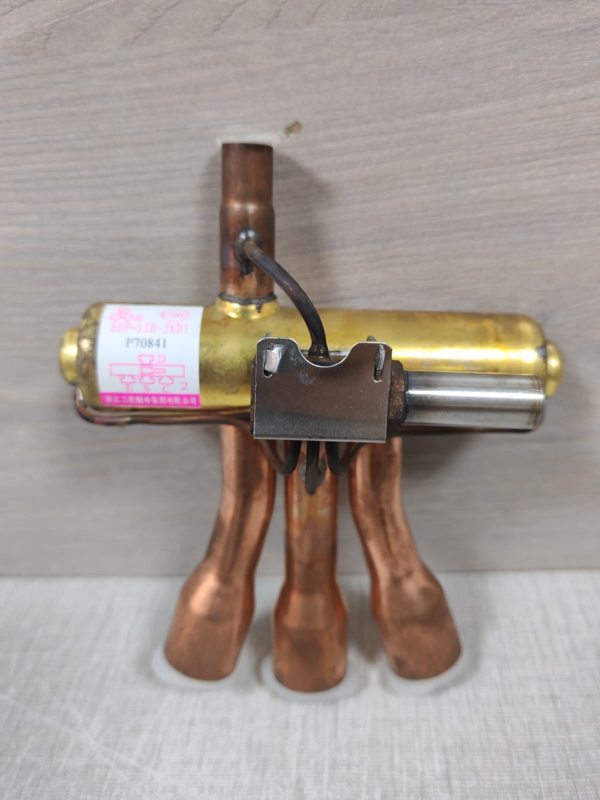 Daikin SHF-11H-36D1 4-Way Valve