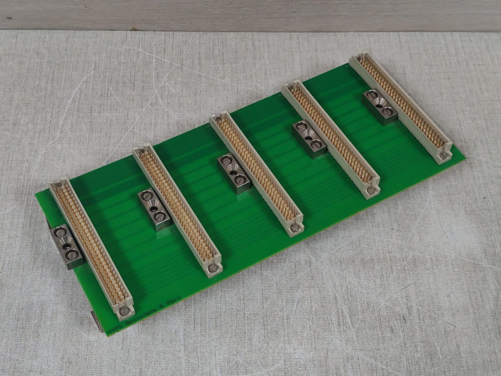 HAPA V081358 HAPA BACKPLANE 5 PORT V081358 CIRCUIT BOARD 4